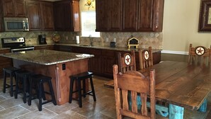 Coffee/tea maker, fridge, microwave, oven - New Private Community - Toobers Welcome!!!! (New Braunfels)