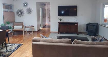 Dwnt. Carmel - Lux Suite "B" - Walk to Everything