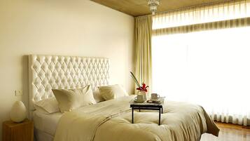 2 habitaciones, caja de seguridad en la habitación y escritorio