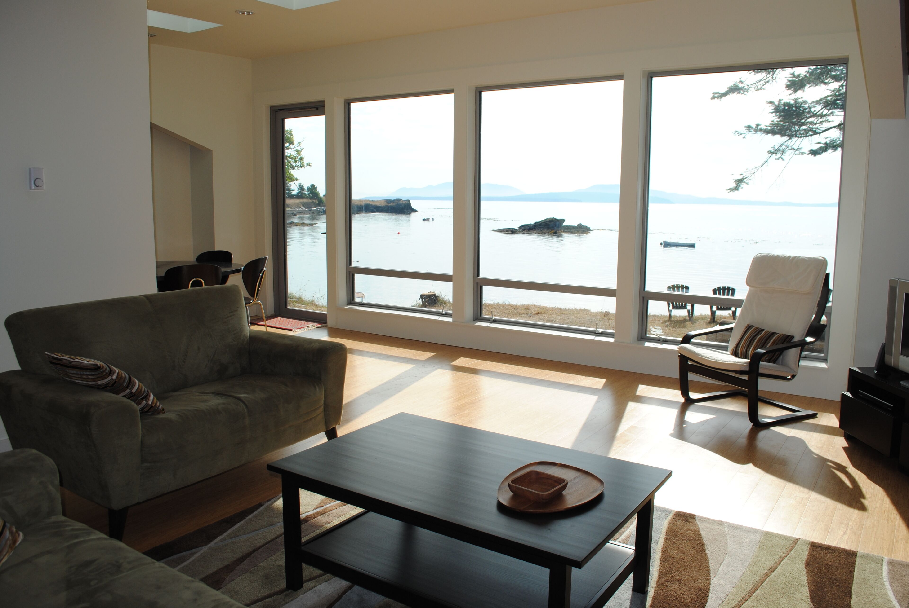 Gorgeous Cottage on Low Bank Beachfront near Brooks Point, Watch Whales!