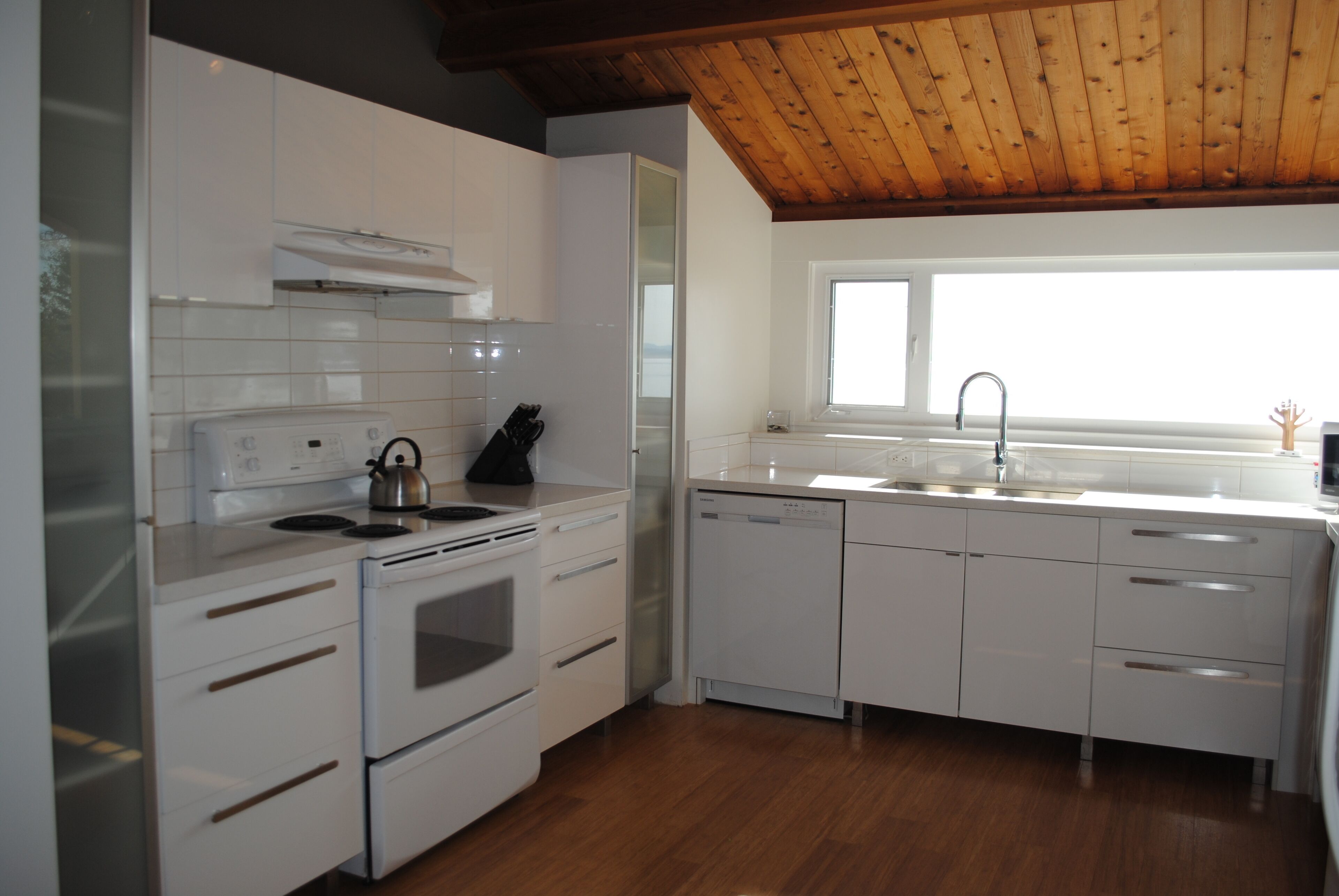 Gorgeous Cottage on Low Bank Beachfront near Brooks Point, Watch Whales!