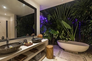 Bathtub, hair dryer, towels, shampoo