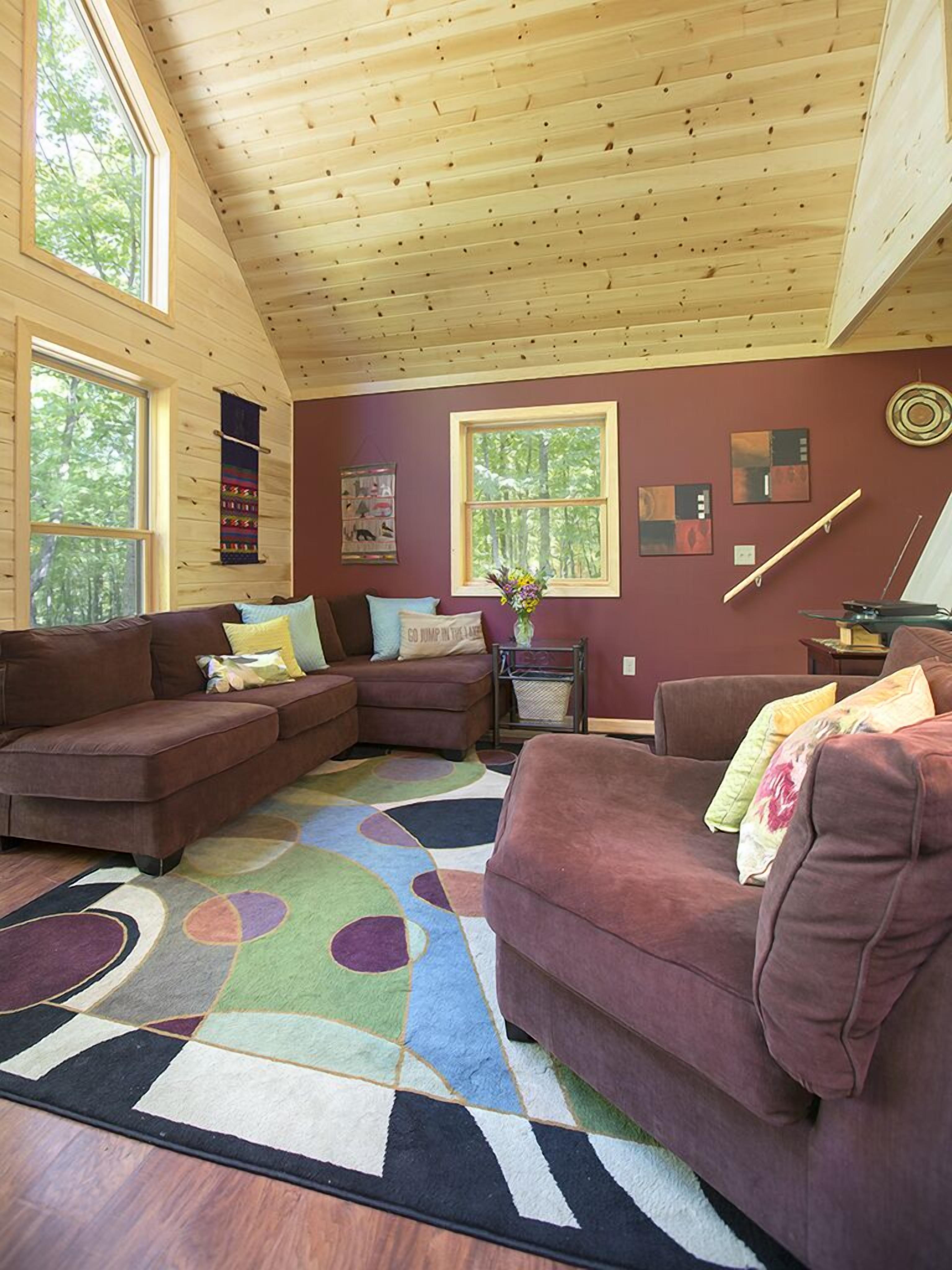 Winter Wonderland in a Classic, Cozy Cabin - Strawberry Lake Cabin