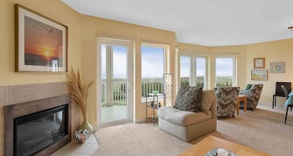 AMAZING ocean views, Pets Ok, Steps to Town and Beach (Sun)