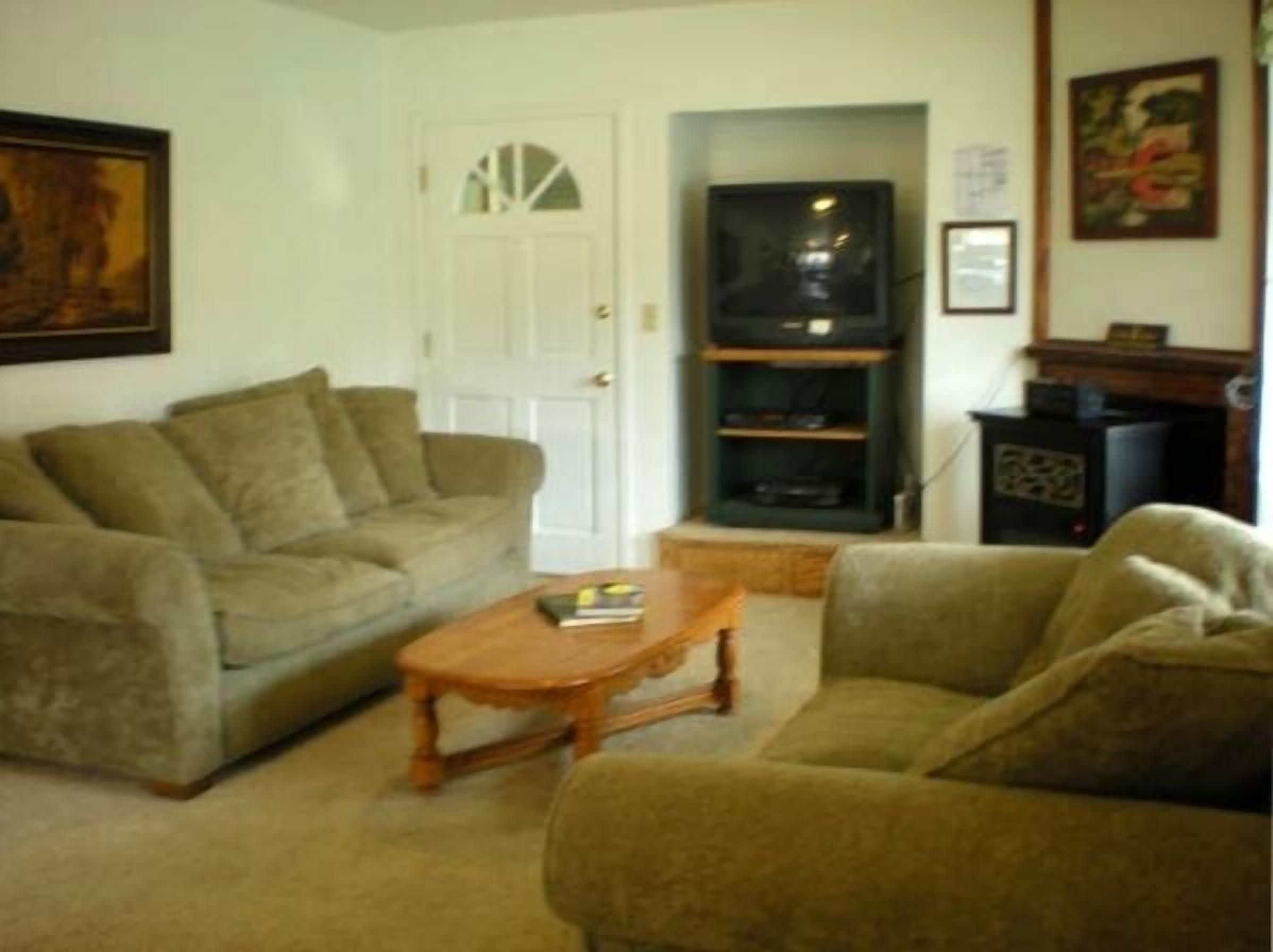 Relaxing and Peaceful, Stroll to the Winchuck River & Ocean.. Maximum 1 dog...