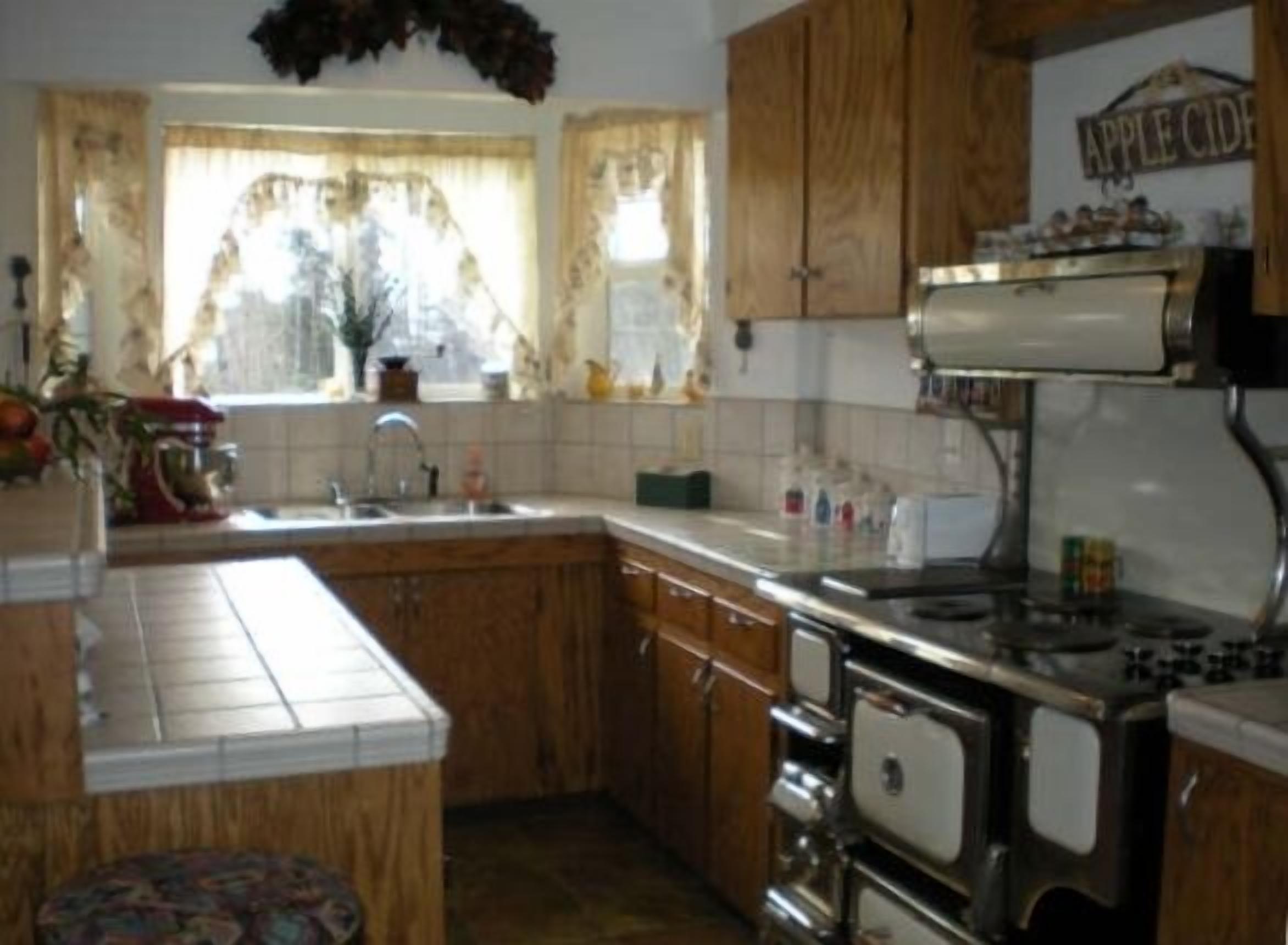 Relaxing and Peaceful, Stroll to the Winchuck River & Ocean.. Maximum 1 dog...