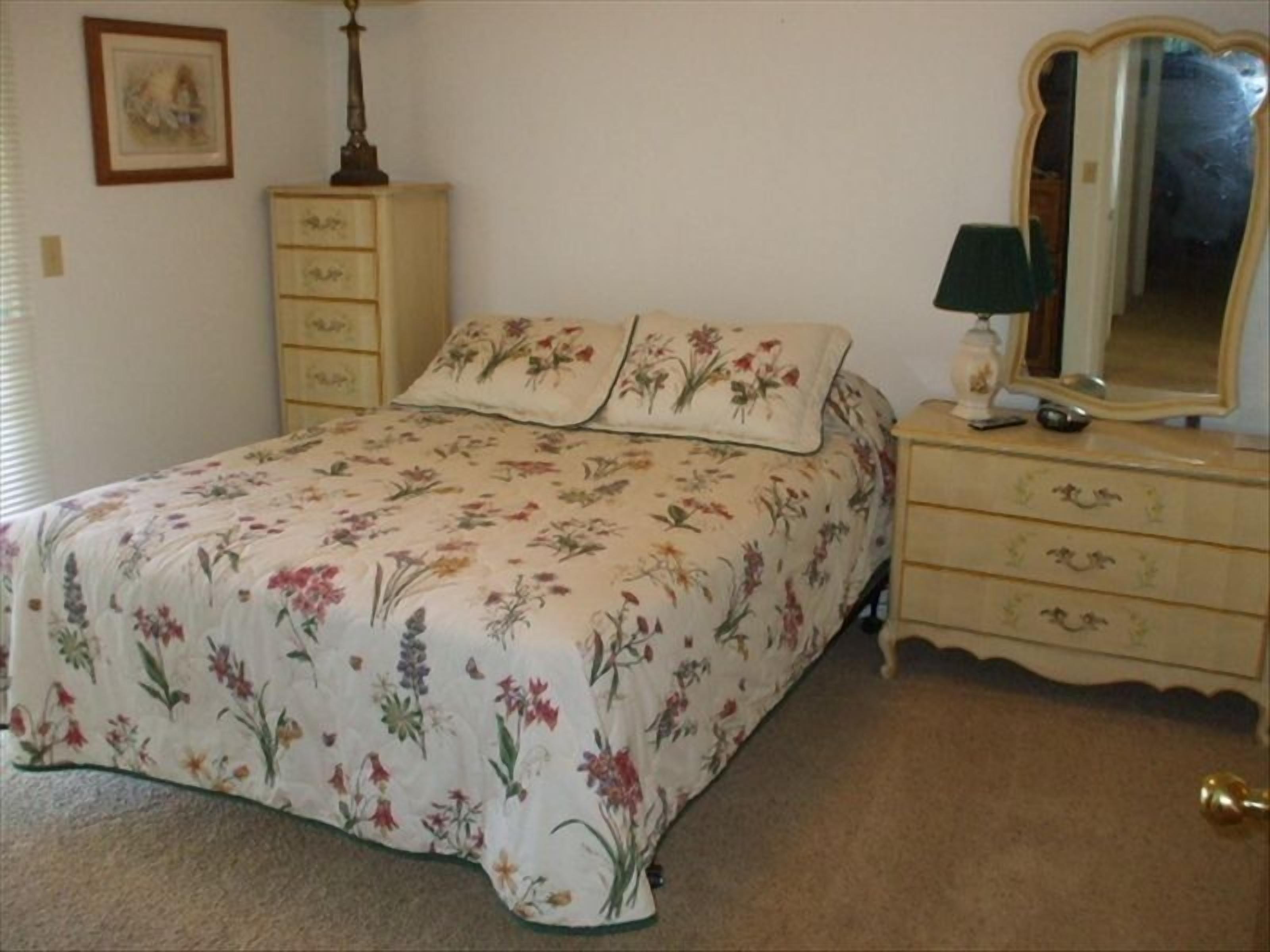 Relaxing and Peaceful, Stroll to the Winchuck River & Ocean.. Maximum 1 dog...