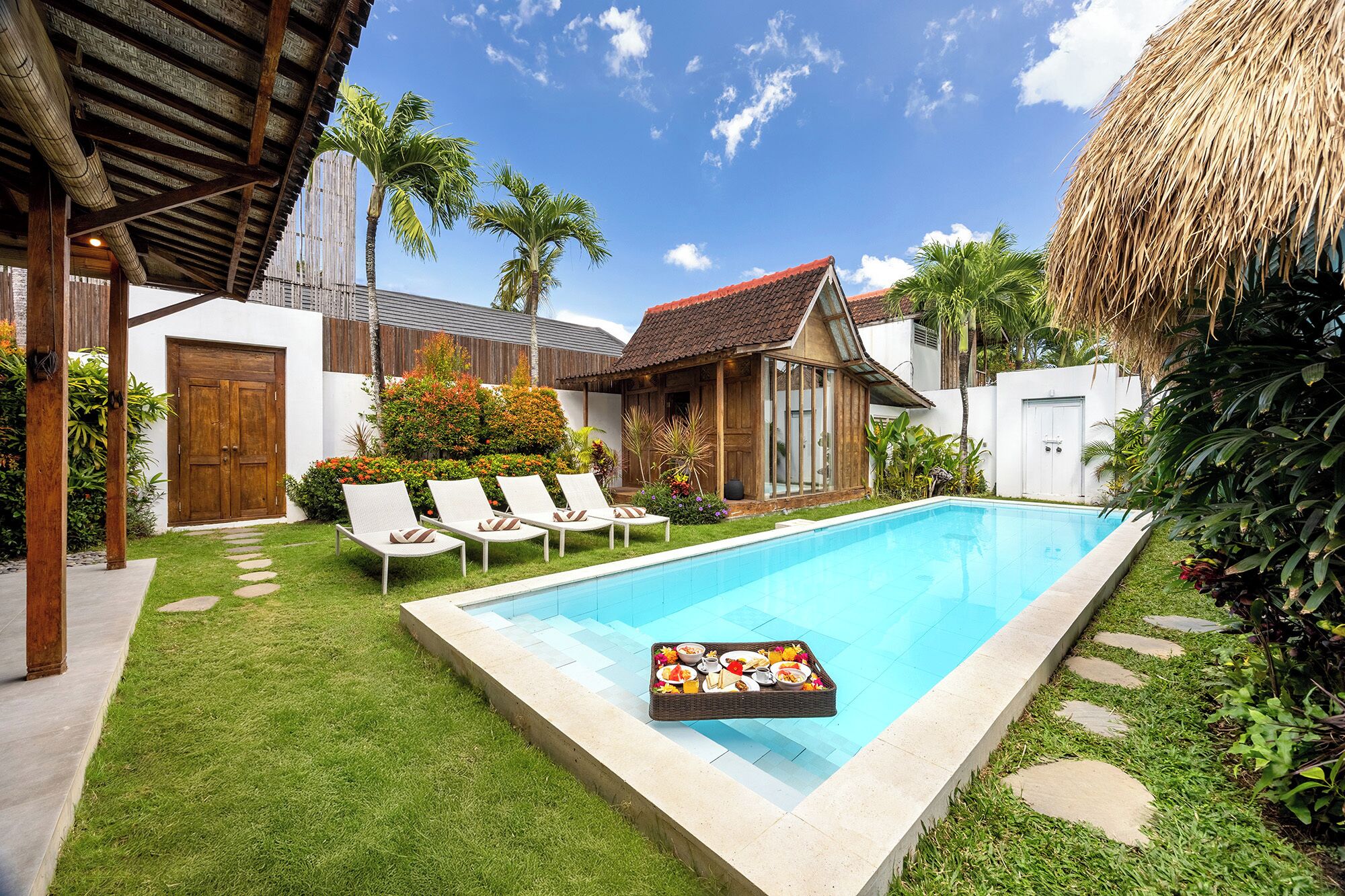 Outdoor pool, pool loungers