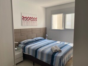 2 bedrooms, free WiFi, bed sheets - Newly designed apartment - leisure area with infinity pool and incredible views.  (Ingleses Norte)