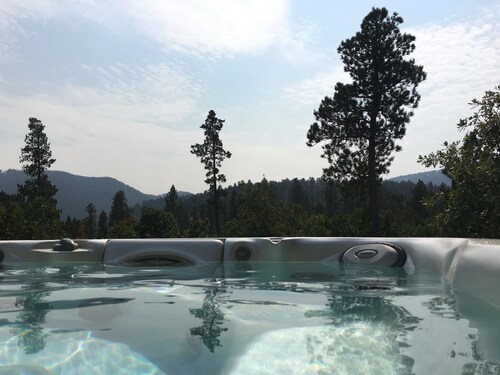 Mountain lodge on private estate with hot tub