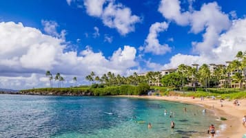 Beach nearby, sun-loungers, beach towels