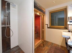 Shower, hair dryer, towels - Ferienwohnung Talstation, 70 m² (Reit im Winkl)