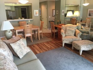 Smart TV, DVD player, books - Perfectly Located on Manasota Key with Close
Beach to Bay Access (Englewood)