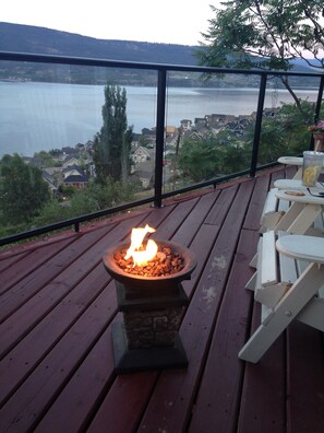Property grounds - Bella Cottage @ La Casa Lakeside Resort, 180 Degree View Of Lake Okanagan. (Kelowna)