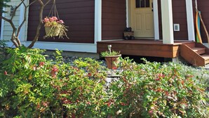 A two-story house with a porch, a front door, and a mailbox. - Bella Cottage @ La Casa Lakeside Resort, 180 Degree View Of Lake Okanagan. (Kelowna)