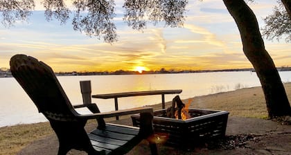 Kaunis Lake Front Getaway! Lake Brownwood