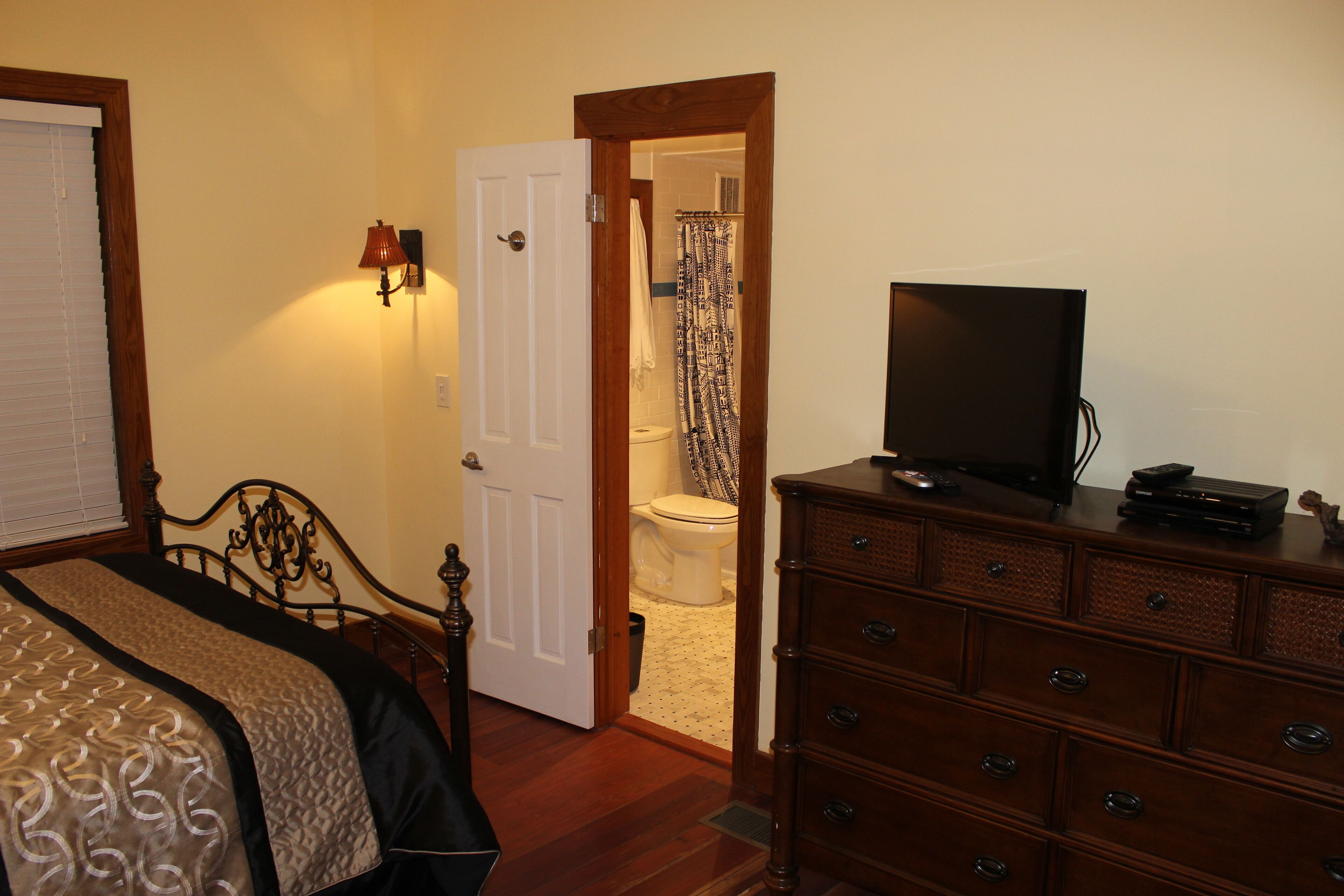 Downtown Weeden Street Cottage