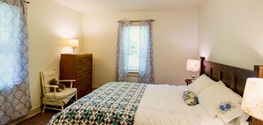 2 bedrooms, desk, iron/ironing board, WiFi