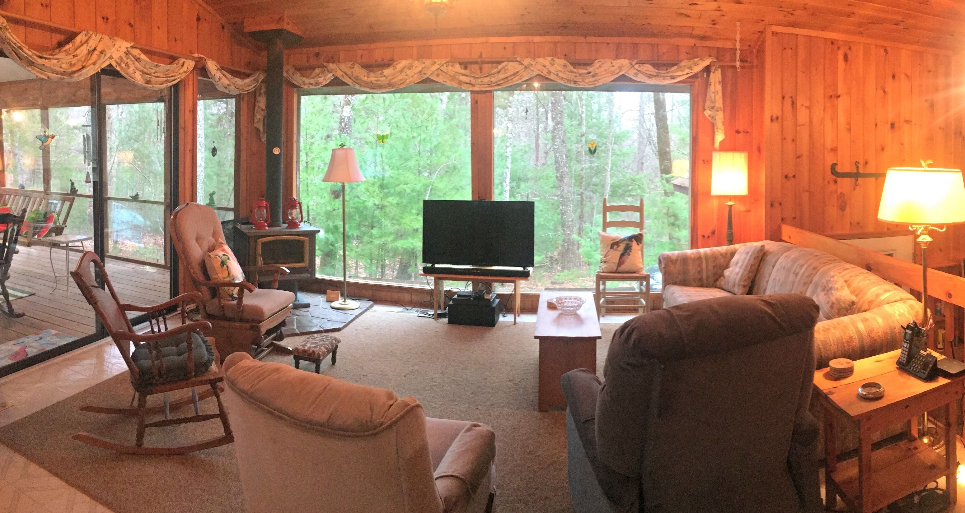 Peaceful Lake Retreat for up to 16 guests featuring gorgeous fall foliage.