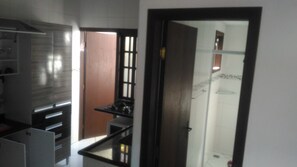 Fridge, stovetop, cookware/dishes/utensils - Sony House season (Paraty)