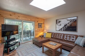 TV, fireplace, DVD player - Red Sled at Hi Country Haus - 2 bed, 2 bath with a shuttle stop. (Winter Park)
