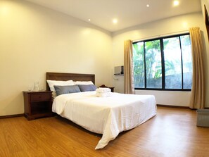 4 عدّة غرف نوم ومكواة/لوح كي وواي فاي وملاءات أسرّة