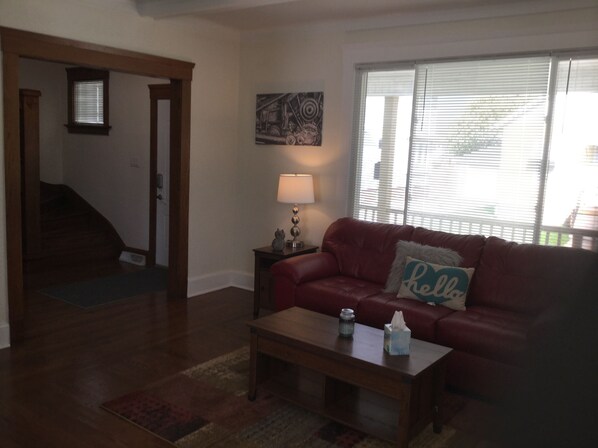 Smart-TV, DVD-Player, Bücher, Videothek