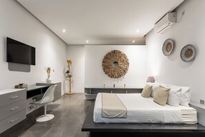 3 bedrooms, in-room safe, desk, iron/ironing board - Villa Bahia 10mn walk to Central Seminyak Oberoi (Seminyak)