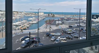 F2 BEAUTIFUL VIEW PORT AND SEA, 20 METERS BEACH