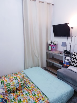 2 bedrooms, iron/ironing board, internet