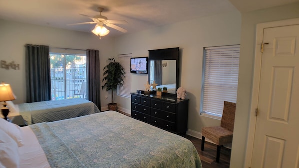 BR 1 - Master - King and TXL 174636 - MBV 4Br - Ocean Breeze (Myrtle Beach)