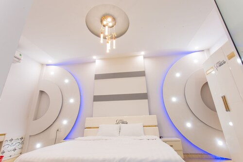 STUNNING 3 BR WITH UNIQUE ROOMS