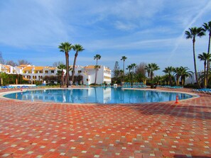 Inomhuspool och utomhuspool