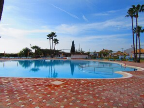 Inomhuspool och utomhuspool