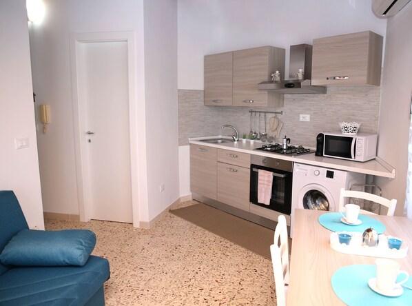 Fridge, microwave, oven, stovetop