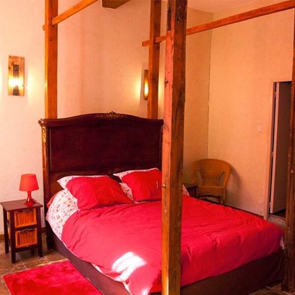 5 quartos, Wi-Fi de cortesia, roupa de cama