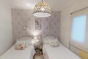 2 bedrooms, desk, iron/ironing board, travel crib - Apartment amb Balcó (Consuegra)