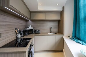 Fridge, microwave, stovetop, toaster - Cocoa Suites 45  - sleeps 2 guests  in studio apartment (York)