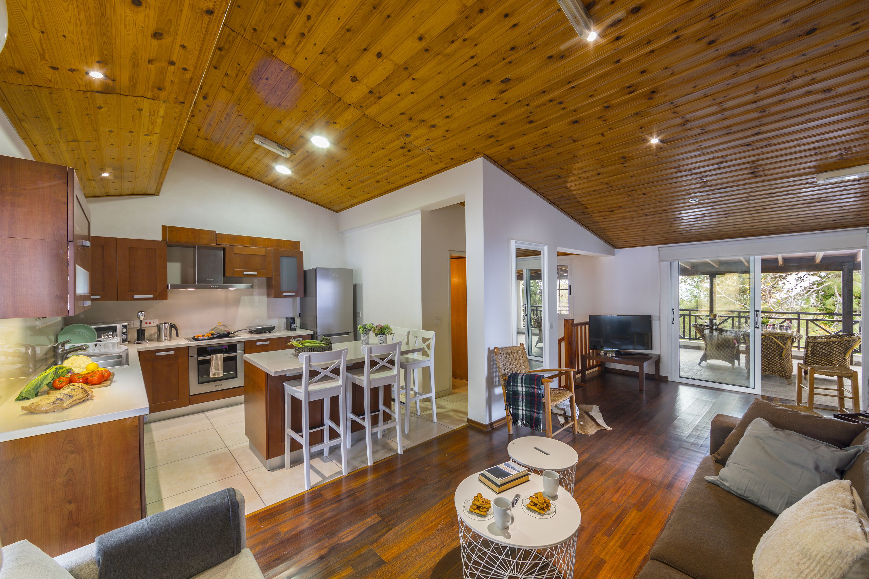 Villa | Private kitchen | Full-sized fridge, microwave, oven, stovetop