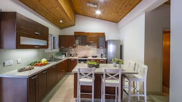 Villa | In-room dining