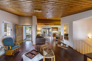 Interior entrance - Platres Forest View Cottage (Platres)