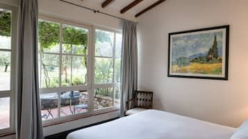 2 bedrooms, iron/ironing board, travel crib, free WiFi