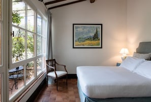 2 bedrooms, iron/ironing board, travel cot, free WiFi