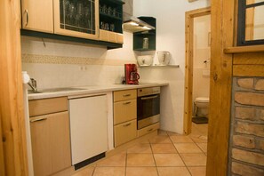 Fridge, microwave, oven, coffee/tea maker