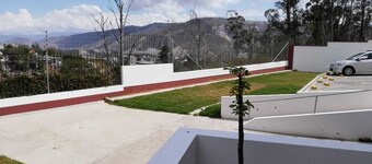Apart 2 sÀnky, Maailman keskusta, Pusuqui, Quito