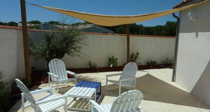 Maison trÚs grand confort climatisée, close de murs, piscine privée chauffée