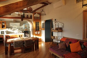 TV, books, stereo - ESPERIA, splendid sea view and immersed in the typical greenery of the Trieste Karst (Trieste)