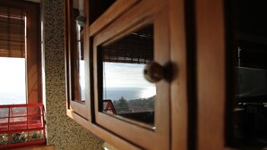 A kitchen with a window overlooking a scenic view. - ESPERIA, splendid sea view and immersed in the typical greenery of the Trieste Karst (Trieste)