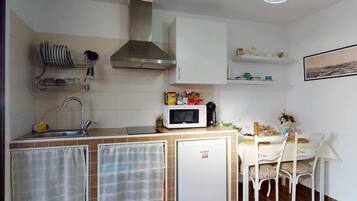 Fridge, microwave, coffee/tea maker, toaster