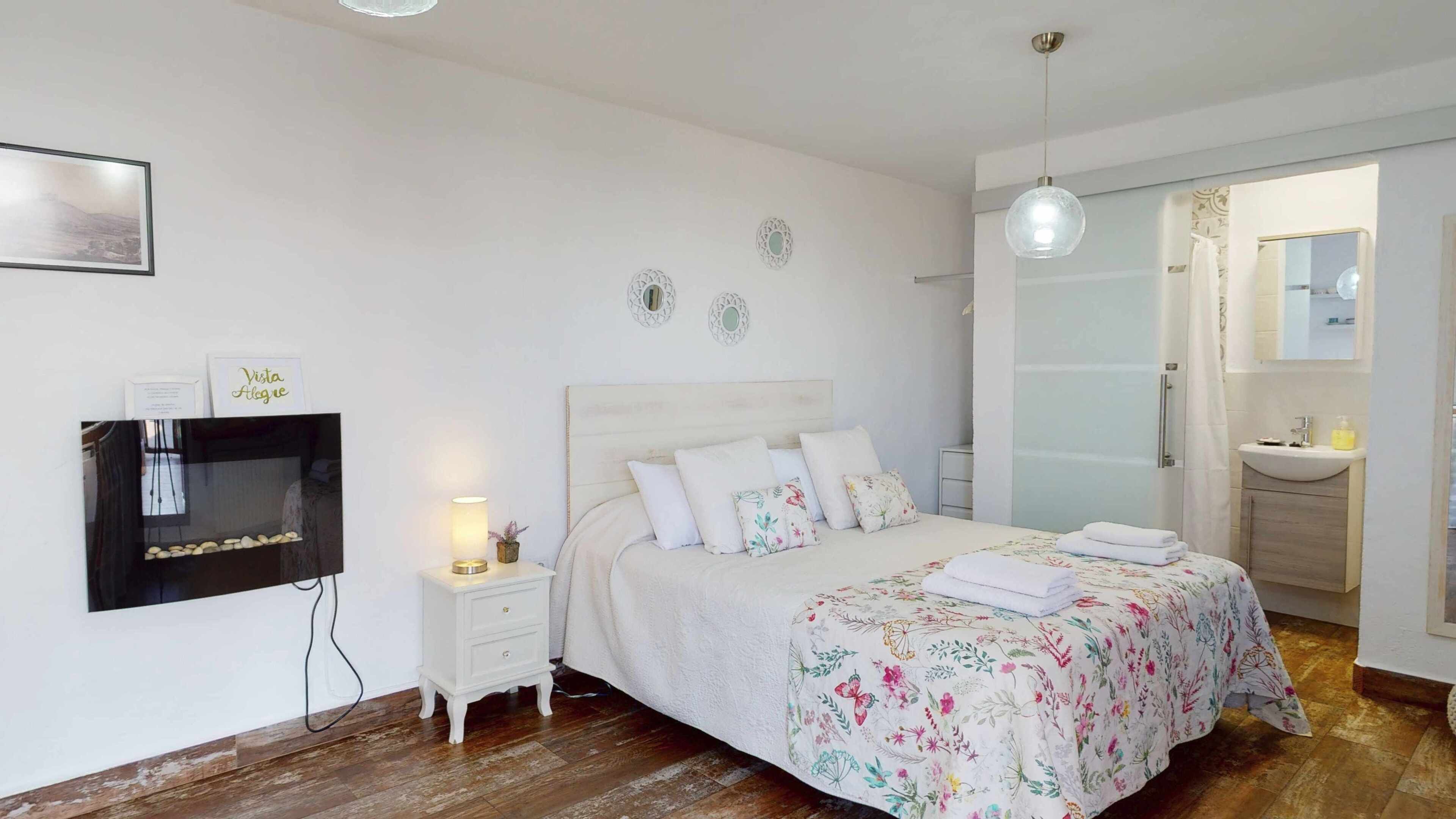 1 slaapkamer, een strijkplank/strijkijzer, reisbedje, wifi